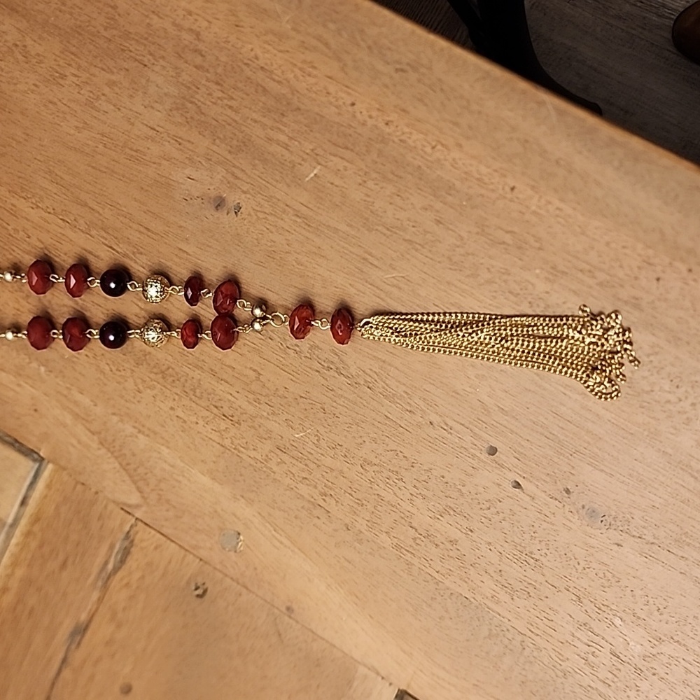 Long neckace: gold and merlot